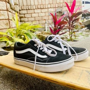 Vans Old Skool (Black & White) Sneakers